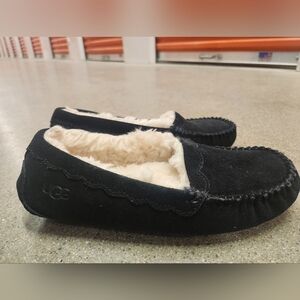 UGG Women's Black Slippers Size 5, New No Box